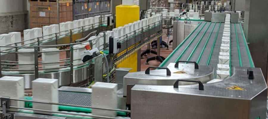 Aseptic juice packaging on the conveyor belt